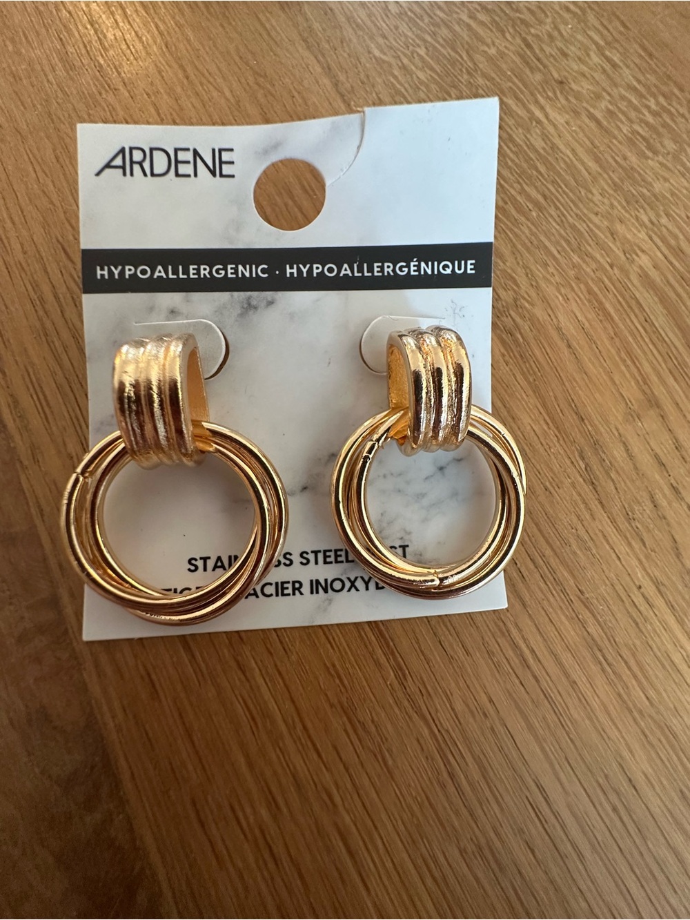 Ardene Shiny Gold Interlocking Double Hoop Earrings
